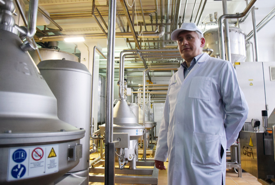 Голова правління ПрАТ «Тернопільський молокозавод» Віталій Ковальчук хоче, щоб українці споживали безпечну продукцію. Фото автора